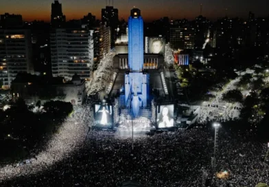 Histórico show sinfónico de Nicki Nicole y Baglietto: cantaron ante 250 mil personas en el Monumento a la Bandera